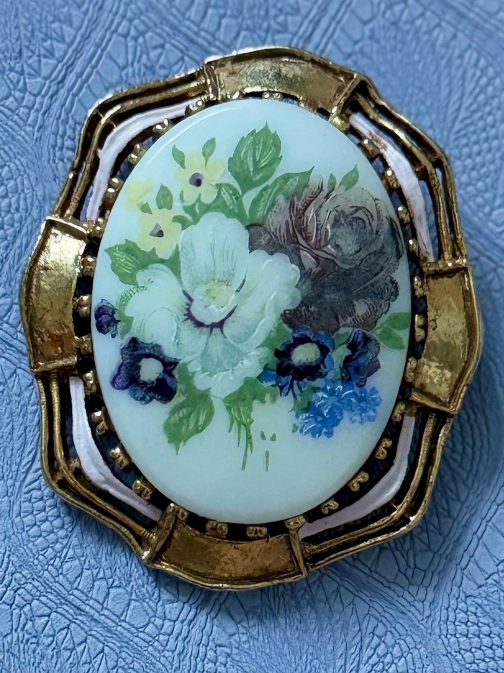 Vintage Mid-Century Floral Porcelain Brooch Gold Tone Openwork Border